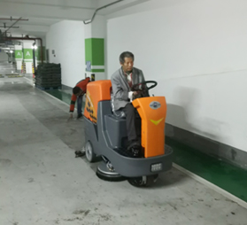 <b>嘉興某物業(yè)小區(qū)采購我公司YH-860駕駛式洗地機</b>