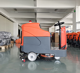 <b>夏季降雨增多，巧用洗地機清除室內(nèi)積水</b>